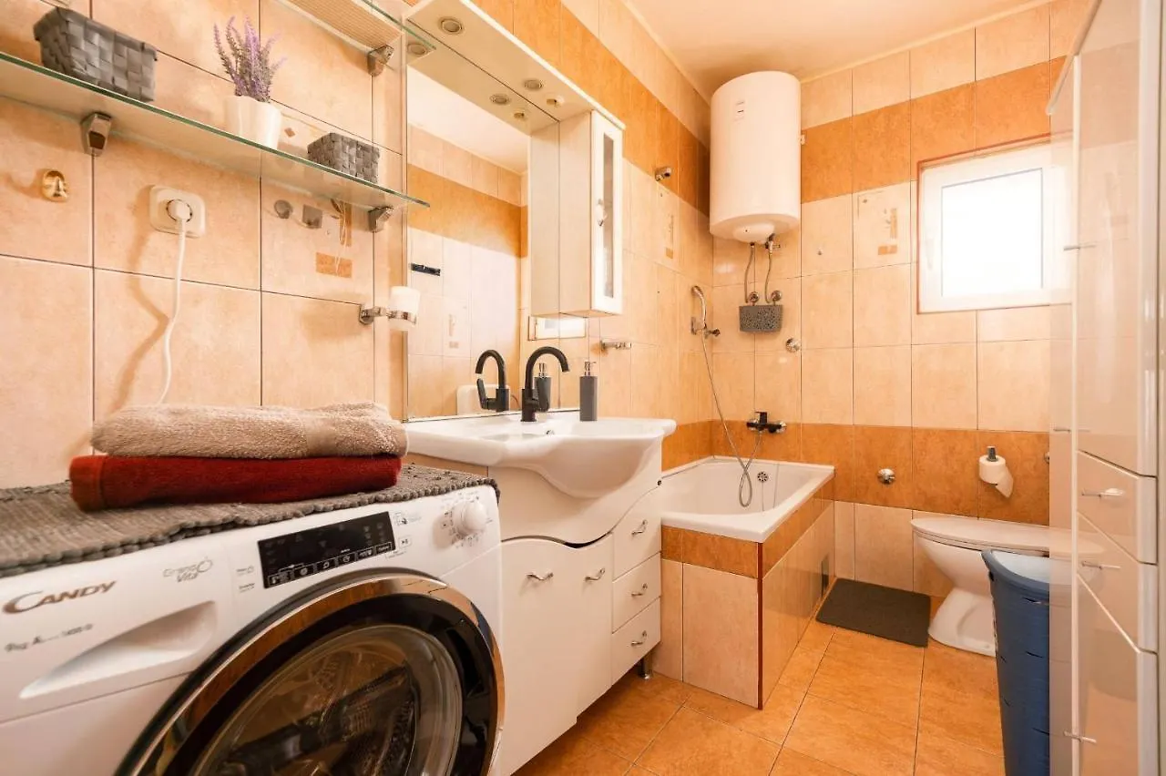 טרוגיר Apartment Lotus קרואטיה